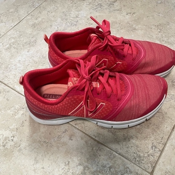 New Balance Women's 711 Mesh Cross-Training Shoe. Size 6 - Picture 3 of 10